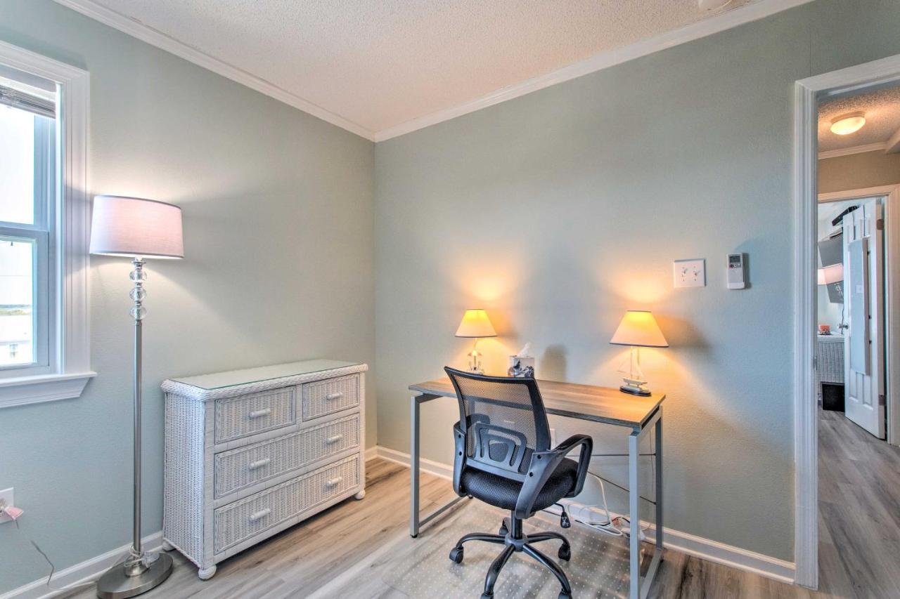 Convenient Retreat With Balcony And Ocean Views! Appartamento North Topsail Beach Esterno foto