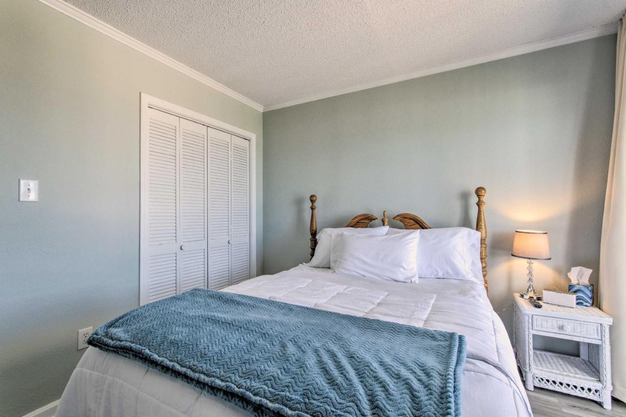 Convenient Retreat With Balcony And Ocean Views! Appartamento North Topsail Beach Esterno foto