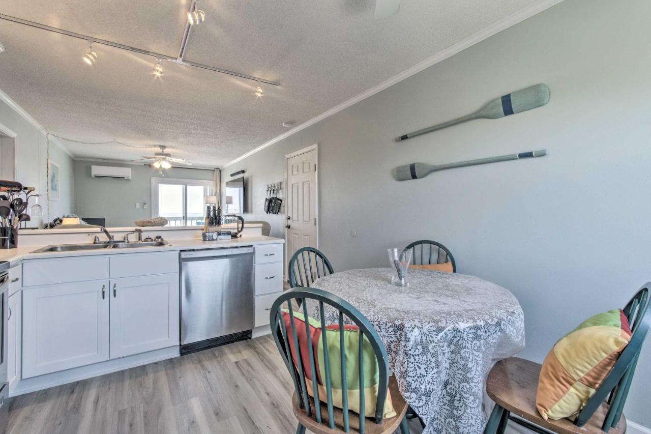 Convenient Retreat With Balcony And Ocean Views! Appartamento North Topsail Beach Esterno foto